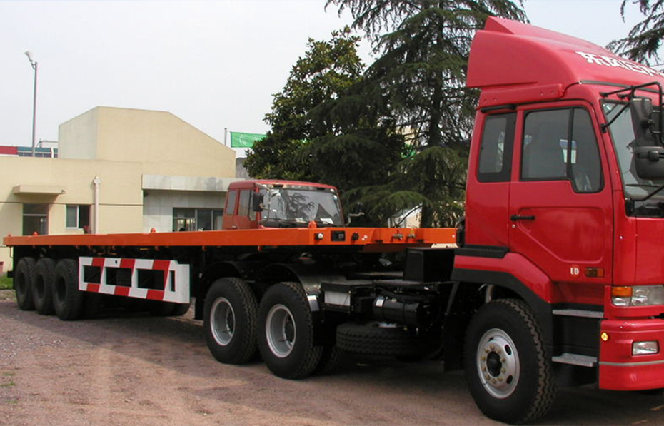 Heavy-duty truck for transporting cargo: Red semi-trailer