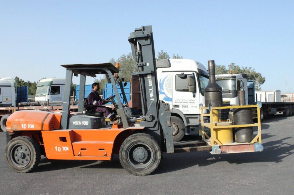 Choosing the Right Forklifts and Cranes for Rent in Dammam